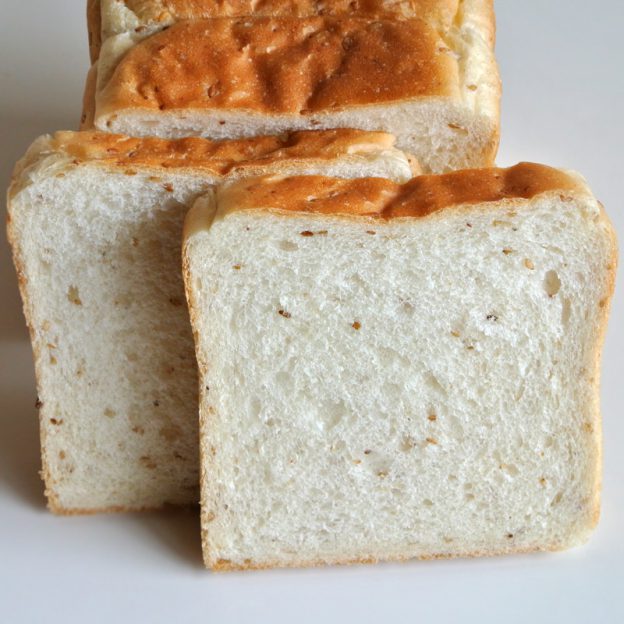 パングランプリ大阪最優秀賞「金ごま食パン」