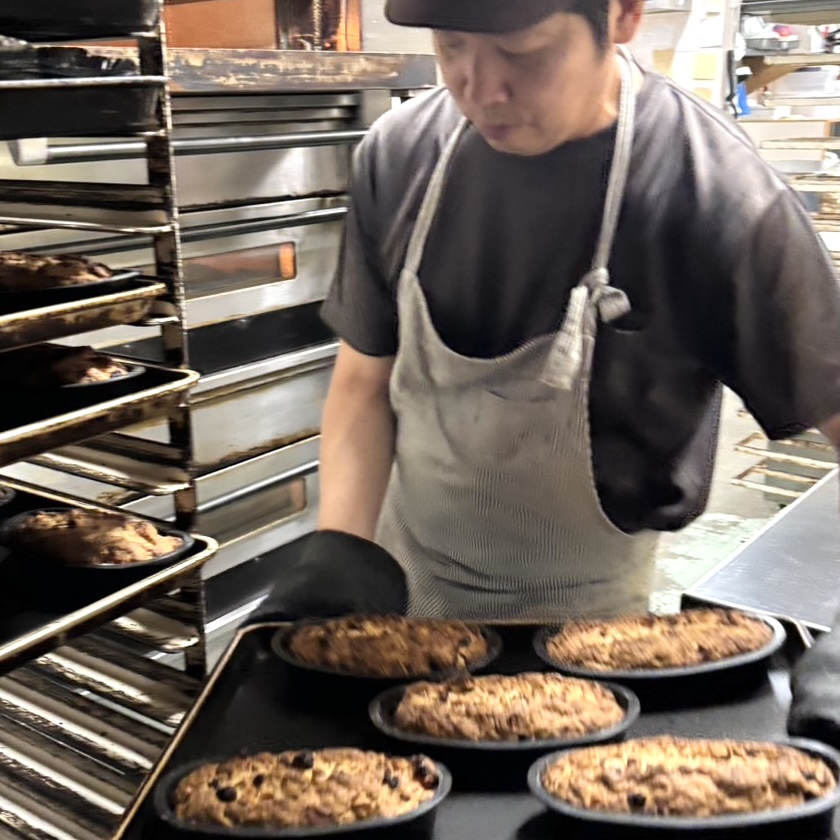 りんごのシュトレンが焼き上がりました！